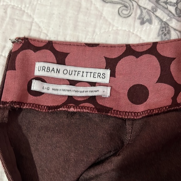 UO Retro Floral Mini-Skirt - Picture 6 of 7